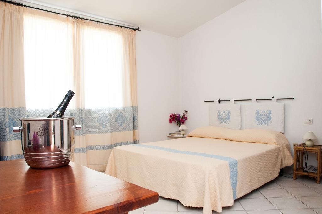 Meta Hotel Санта-Тереза-Галлура Экстерьер фото