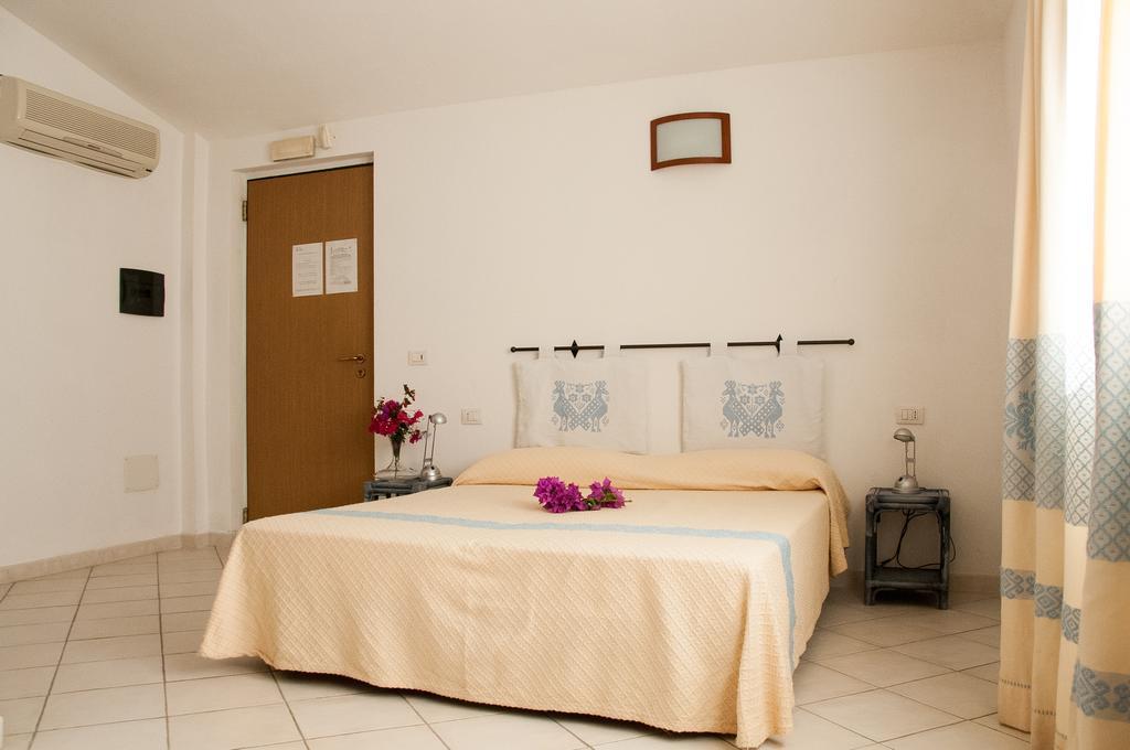 Meta Hotel Санта-Тереза-Галлура Экстерьер фото